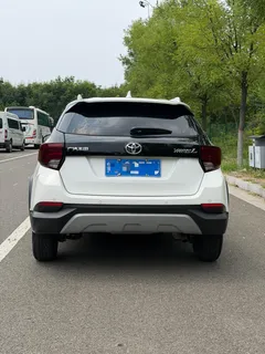 2022 Toyota Yaris L Zhixuan X 1.5L CVT Luxury Plus, белый — фото 5