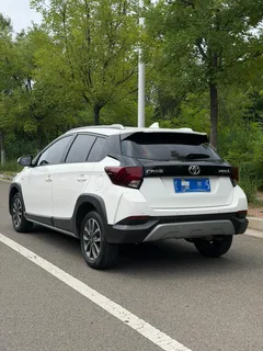 2022 Toyota Yaris L Zhixuan X 1.5L CVT Luxury Plus, белый — фото 6