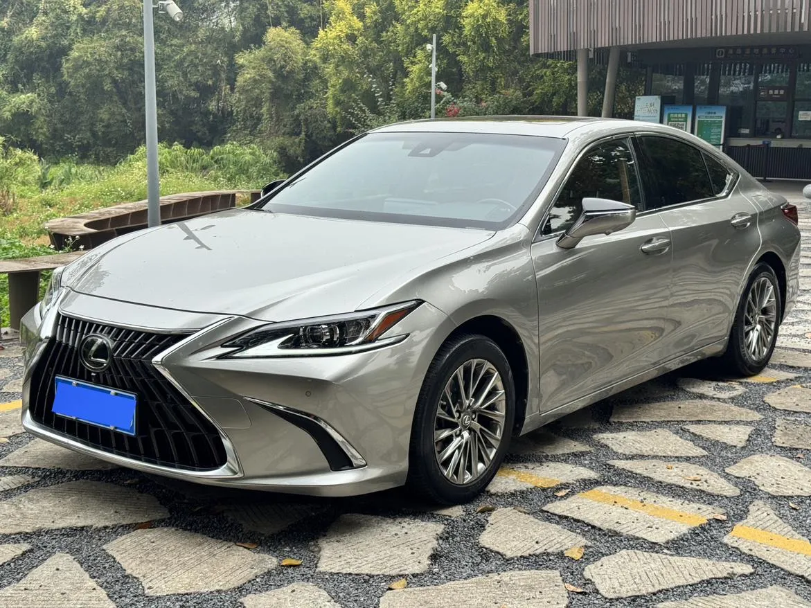 2021 Lexus ES 260