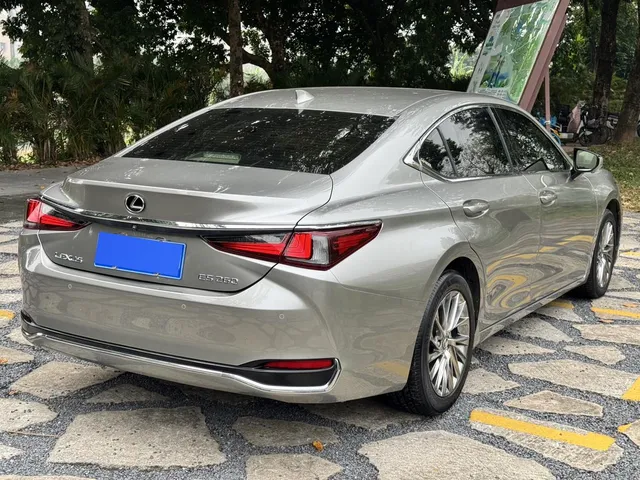 2021 Lexus ES 260