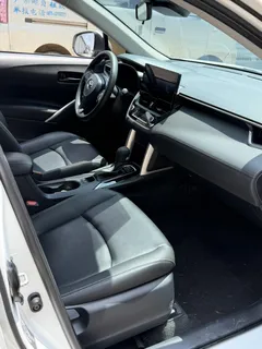 2023 Toyota Corolla Cross 2.0L CVT Elite, белый — фото 12
