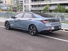 2022 Hyundai Elantra 1.5L CVT LUX Premium — фото 5
