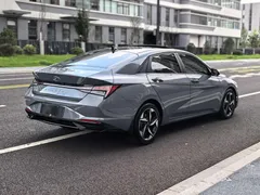 2022 Hyundai Elantra 1.5L CVT LUX Premium — фото 7