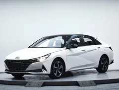 2022 Hyundai Elantra 1.5L CVT LUX Premium, белый — фото 1