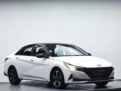 2022 Hyundai Elantra 1.5L CVT LUX Premium, белый — фото 4