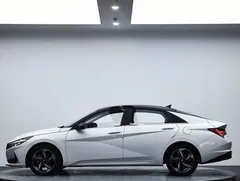 2022 Hyundai Elantra 1.5L CVT LUX Premium, белый — фото 5