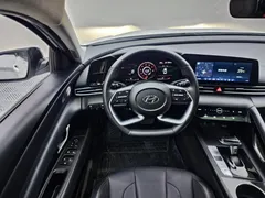 2022 Hyundai Elantra 1.5L CVT LUX Premium, белый — фото 12