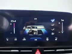 2022 Hyundai Elantra 1.5L CVT LUX Premium, белый — фото 16