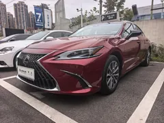 2022 Lexus ES 200 Excellence, красный — фото 1