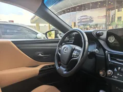 2022 Lexus ES 200 Excellence, красный — фото 8