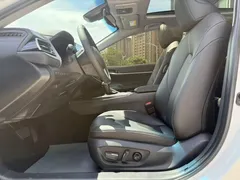 2023 Toyota Camry 2.5G Luxury, белый — фото 4