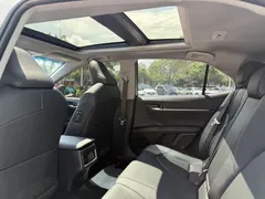 2023 Toyota Camry 2.5G Luxury, белый — фото 5