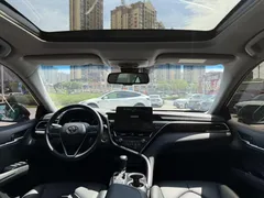 2023 Toyota Camry 2.5G Luxury, белый — фото 8