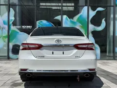 2023 Toyota Camry 2.5G Luxury, белый — фото 12