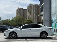 2023 Toyota Camry 2.5G Luxury, белый — фото 14