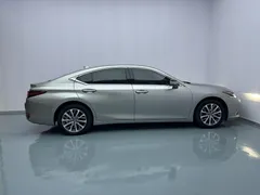 2022 Lexus ES 200 Excellence — фото 7