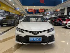 2023 Toyota Camry 2.0G Luxury, белый — фото 2