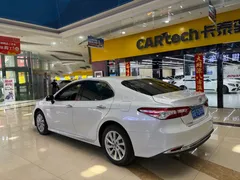2023 Toyota Camry 2.0G Luxury, белый — фото 3