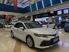 2023 Toyota Camry 2.0G Luxury, белый — фото 4