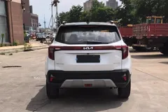 2023 Kia Seltos 1.5L IVT Luxury, белый — фото 4