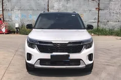 2023 Kia Seltos 1.5L IVT Premium, белый — фото 2