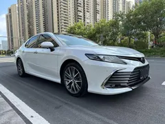 2021 Toyota Camry 2.5G Luxury, белый — фото 3
