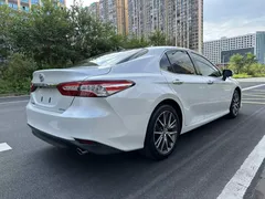 2021 Toyota Camry 2.5G Luxury, белый — фото 7