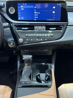 2022 Lexus ES 200 Excellence — фото 15