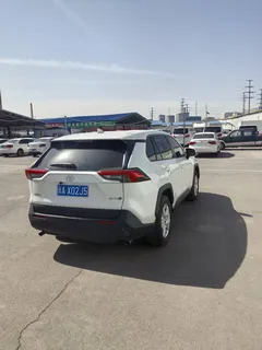 2022 Toyota RAV4 2.0L CVT 2WD Urban, белый — фото 5