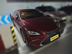 2022 Lexus ES 200 Excellence, красный — фото 2