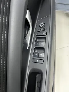 2022 Hyundai Elantra 1.5L CVT LUX Premium — фото 13