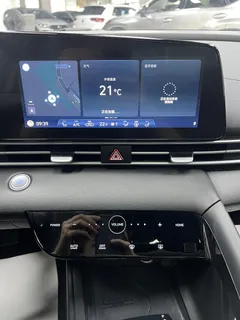 2022 Hyundai Elantra 1.5L CVT LUX Premium — фото 22