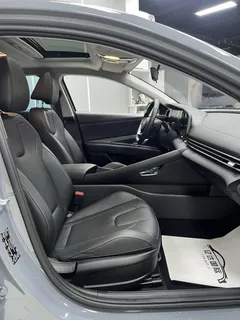 2022 Hyundai Elantra 1.5L CVT LUX Premium — фото 24