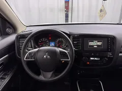 2021 Mitsubishi Outlander 2.0L 2WD 5 Seats, белый — фото 8