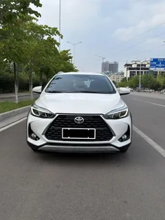 2022 Toyota Yaris L Zhixuan 1.5L CVT Luxury Plus, белый — фото 2