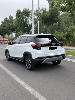 2022 Toyota Yaris L Zhixuan 1.5L CVT Luxury Plus, белый — фото 10
