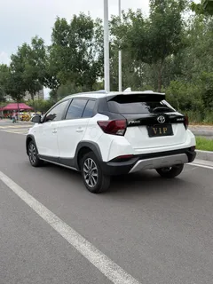 2022 Toyota Yaris L Zhixuan X 1.5L CVT Luxury Plus, белый — фото 9