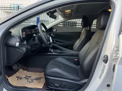 2023 Hyundai Elantra 1.5L CVT LUX Premium, белый — фото 4