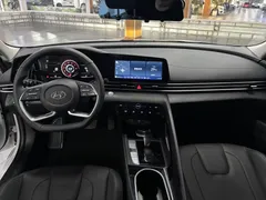 2022 Hyundai Elantra 1.5L CVT LUX Premium, белый — фото 6