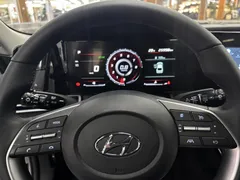 2022 Hyundai Elantra 1.5L CVT LUX Premium, белый — фото 8