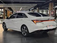 2022 Hyundai Elantra 1.5L CVT LUX Premium, белый — фото 12