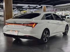 2022 Hyundai Elantra 1.5L CVT LUX Premium, белый — фото 14