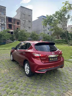 2023 Nissan Tiida 1.6L CVT, красный — фото 16