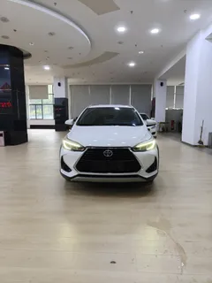 2021 Toyota Yaris L Zhixuan 1.5L CVT Leading, белый — фото 2
