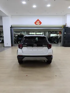 2021 Toyota Yaris L Zhixuan 1.5L CVT Leading, белый — фото 8
