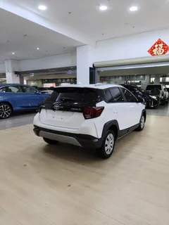2021 Toyota Yaris L Zhixuan 1.5L CVT Leading, белый — фото 9