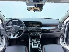 2023 Kia Seltos 1.5L IVT Luxury, белый — фото 11