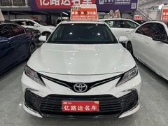 2022 Toyota Camry 2.0GVP Leading, белый — фото 2
