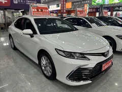 2022 Toyota Camry 2.0GVP Leading, белый — фото 3