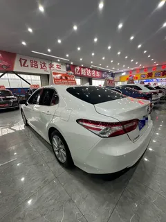 2022 Toyota Camry 2.0GVP Leading, белый — фото 8
